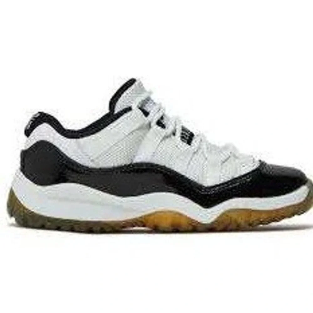 Jordan 11 Retro Low Emerald White Black 528896-145 Youth Size 4.5Y Sneaker
